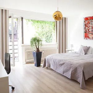 center-quiet-art-studio-fresh-refurbished.topcolognehotels.com/